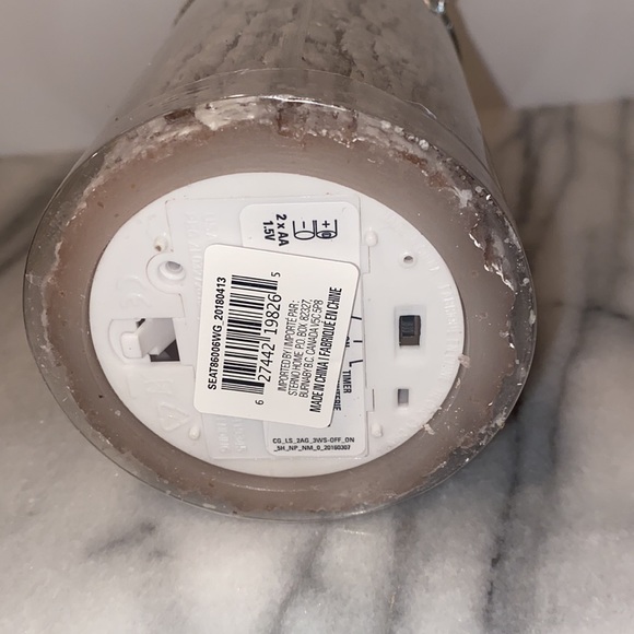 6" Flameless LED Real Wax "Snow" Pillar Candle - Picture 5 of 5